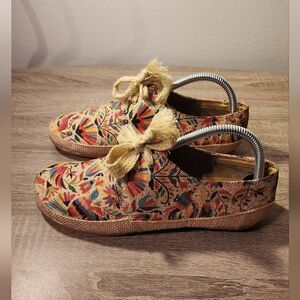 MULTI COLORED PRINTED SHOES ETHNIC MEXICAN ARTIST. 6 SIZE.